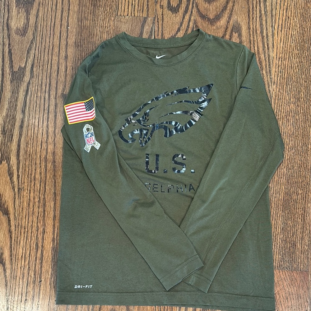 Philadelphia Eagles Nike long sleeve tee. Boys, Dri-fit. Army green. Size medium